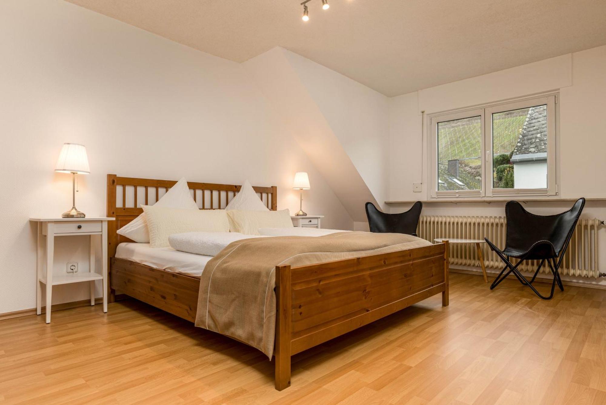 Riesling Appartement For 2 - 4 People - Billiards - Balcony With Mosel View - Parking - Wine Barrel Bar - Fully Equipped Kitchen - Netflix - Waiputv - 3 Km From Cochem Klotten Exterior foto