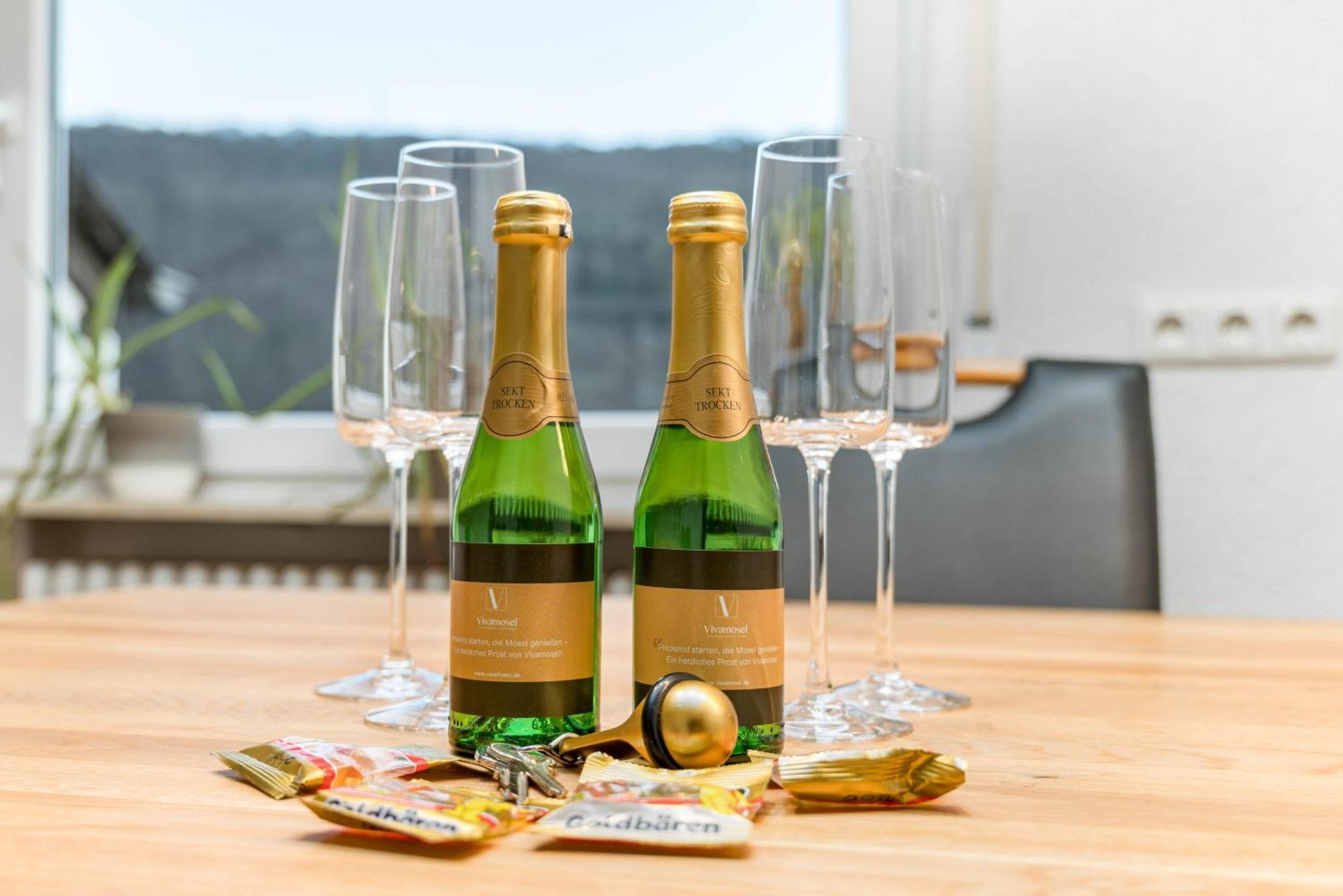 Riesling Appartement For 2 - 4 People - Billiards - Balcony With Mosel View - Parking - Wine Barrel Bar - Fully Equipped Kitchen - Netflix - Waiputv - 3 Km From Cochem Klotten Exterior foto